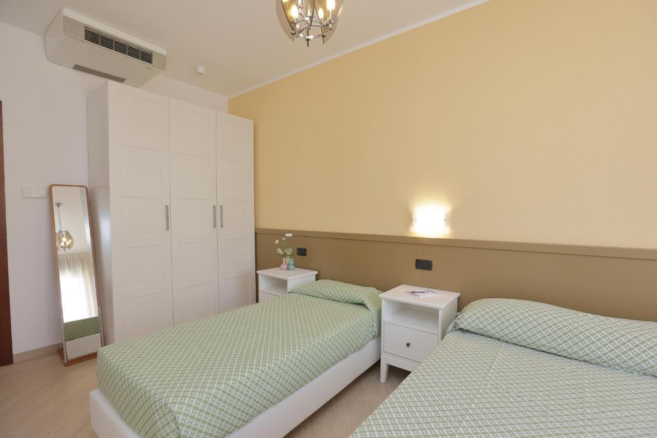 Residence Hotel Kriss Deiva Marina Εξωτερικό φωτογραφία