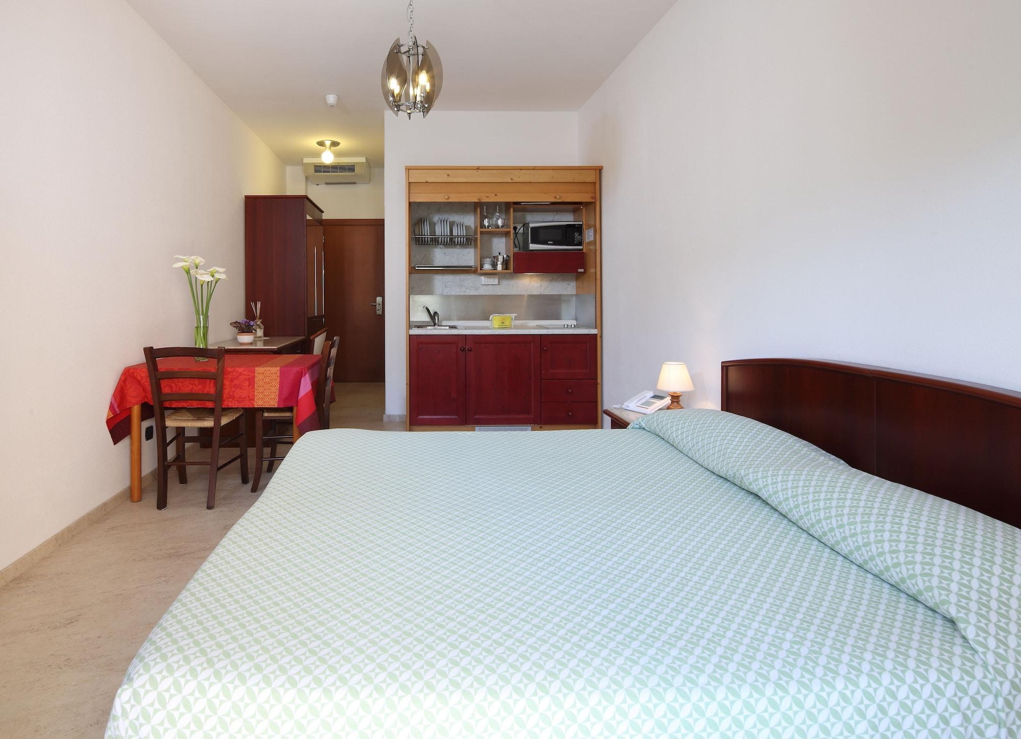 Residence Hotel Kriss Deiva Marina Εξωτερικό φωτογραφία