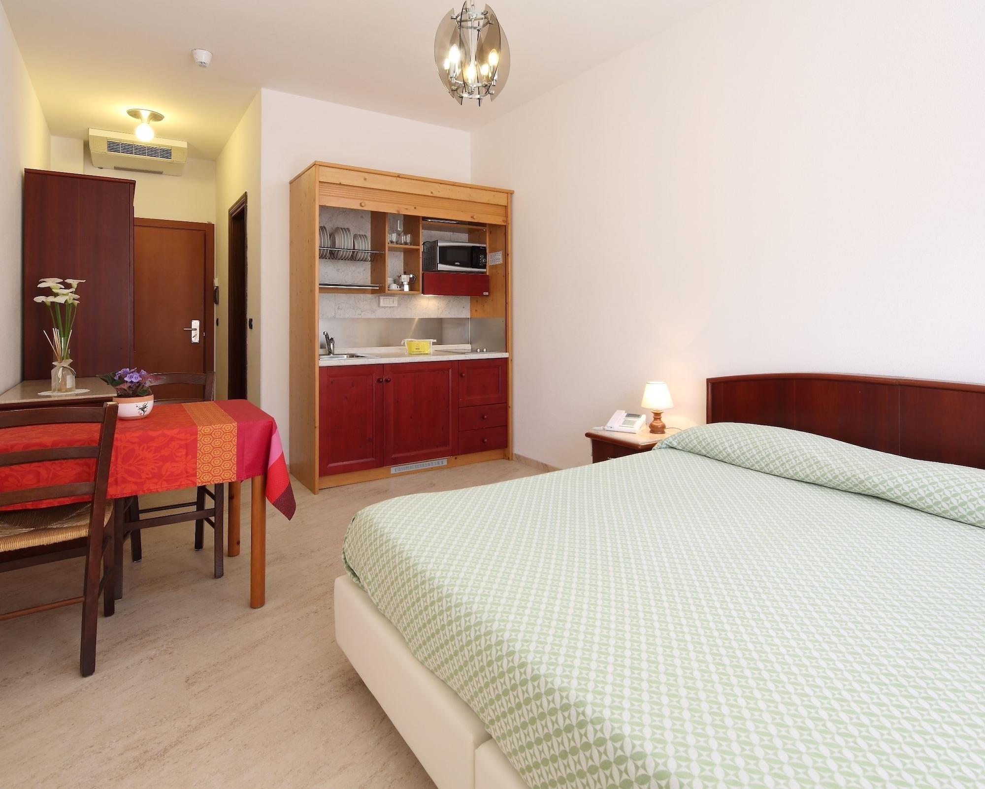 Residence Hotel Kriss Deiva Marina Εξωτερικό φωτογραφία