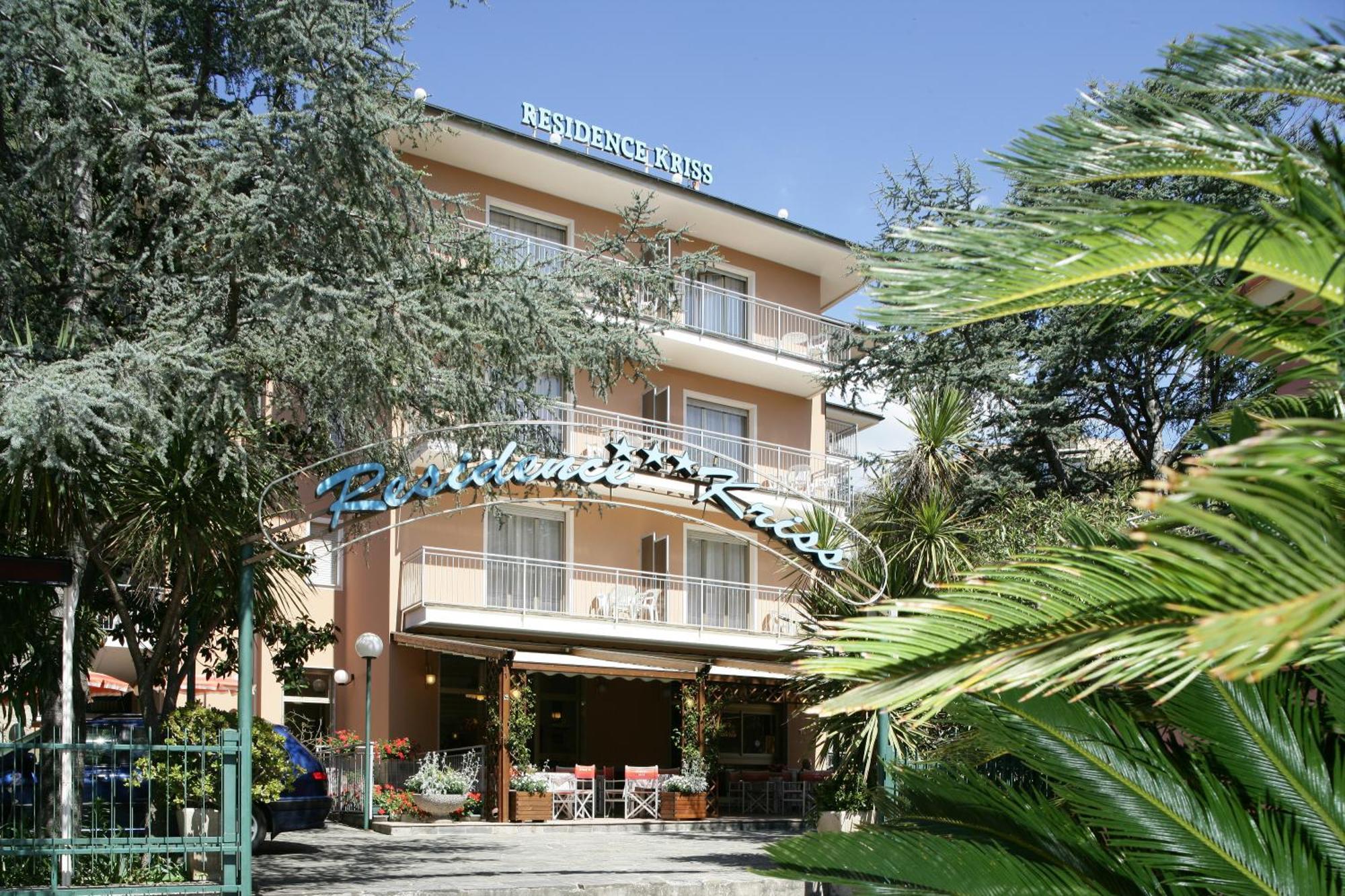 Residence Hotel Kriss Deiva Marina Εξωτερικό φωτογραφία