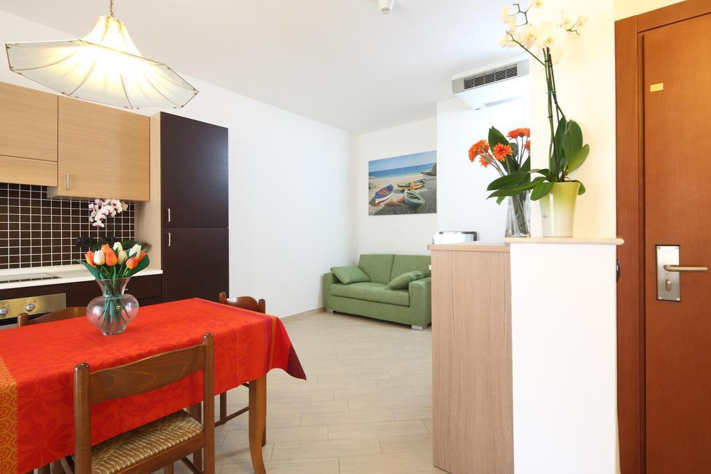 Residence Hotel Kriss Deiva Marina Εξωτερικό φωτογραφία