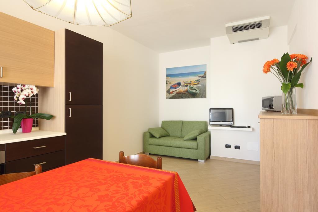 Residence Hotel Kriss Deiva Marina Εξωτερικό φωτογραφία