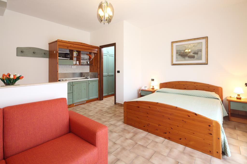 Residence Hotel Kriss Deiva Marina Εξωτερικό φωτογραφία