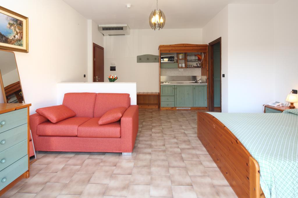 Residence Hotel Kriss Deiva Marina Εξωτερικό φωτογραφία
