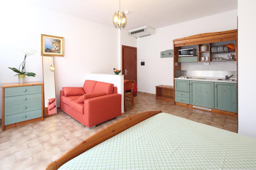 Residence Hotel Kriss Deiva Marina Εξωτερικό φωτογραφία