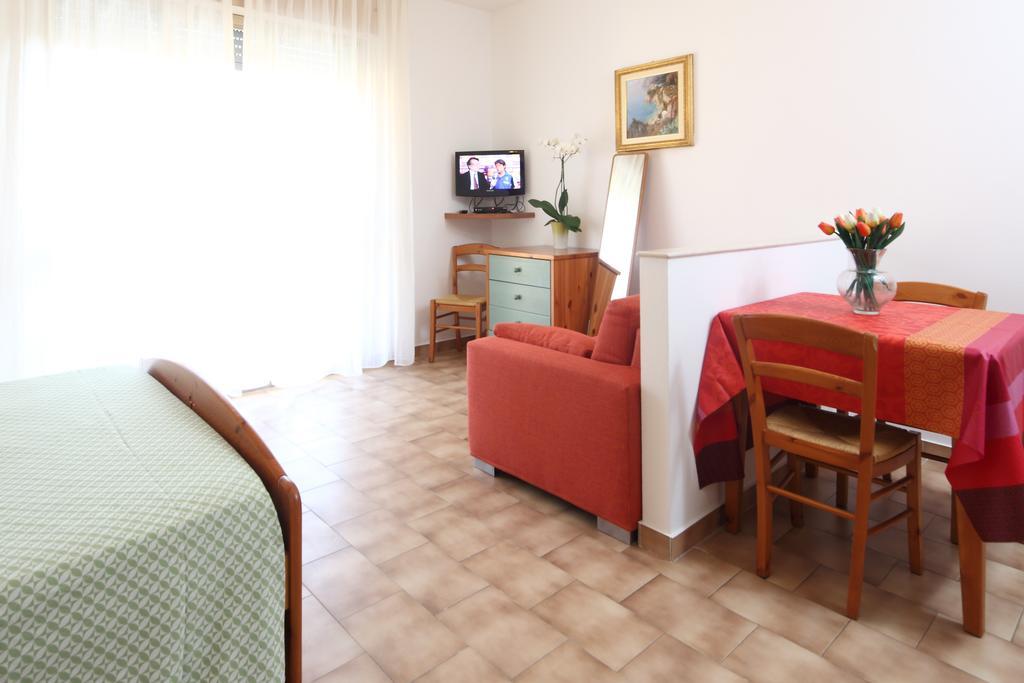 Residence Hotel Kriss Deiva Marina Εξωτερικό φωτογραφία
