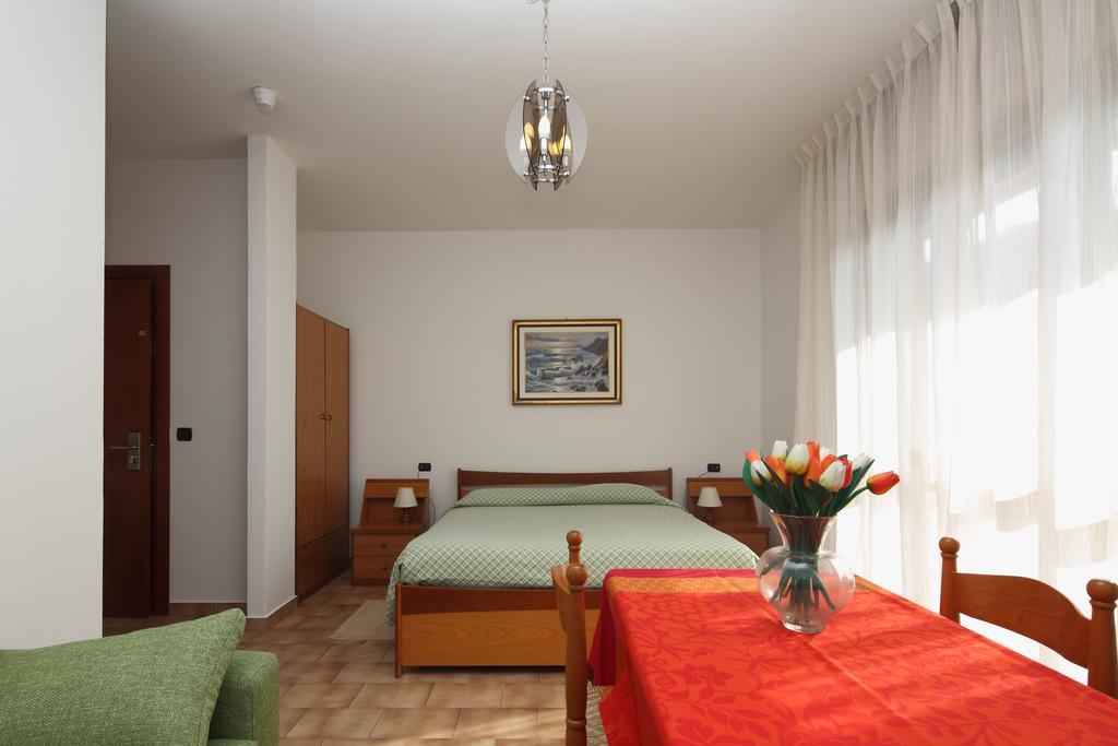Residence Hotel Kriss Deiva Marina Εξωτερικό φωτογραφία