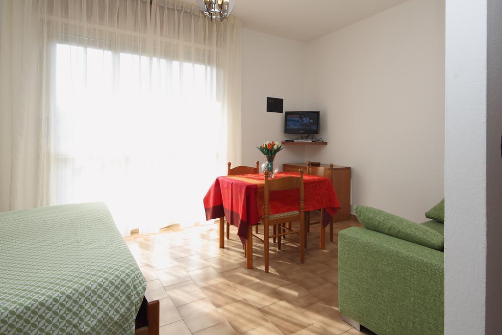 Residence Hotel Kriss Deiva Marina Εξωτερικό φωτογραφία