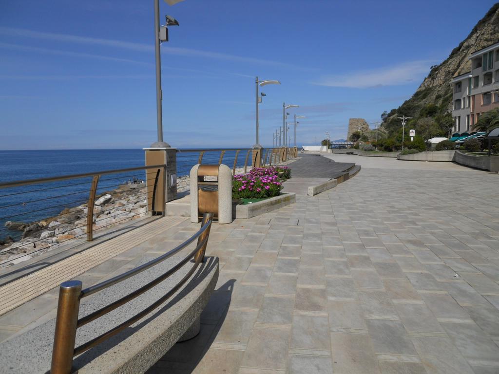 Residence Hotel Kriss Deiva Marina Εξωτερικό φωτογραφία