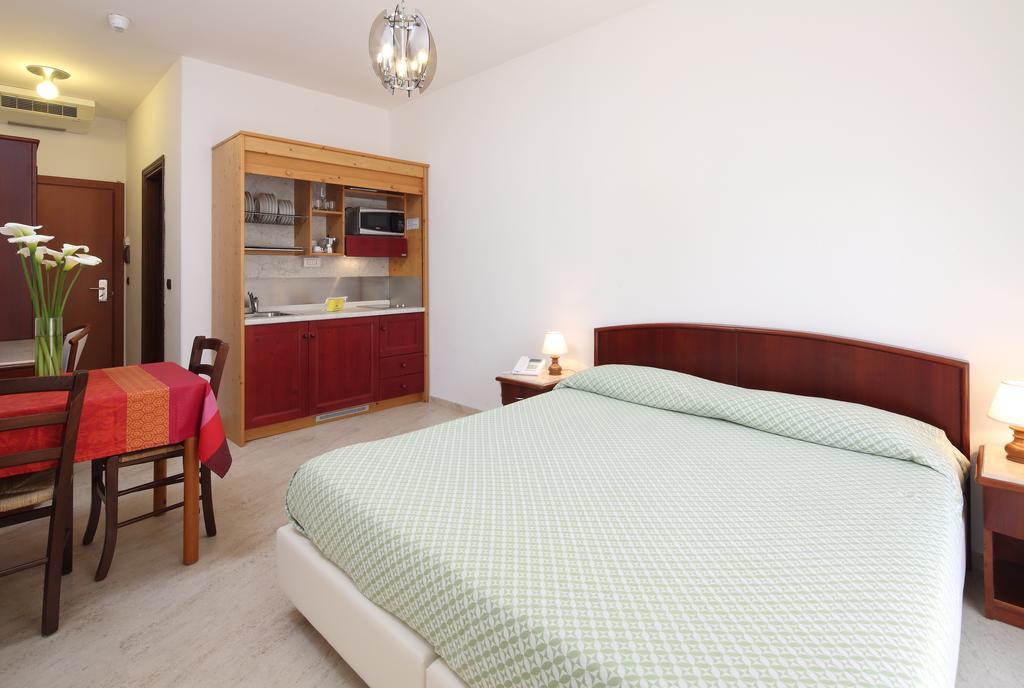 Residence Hotel Kriss Deiva Marina Εξωτερικό φωτογραφία