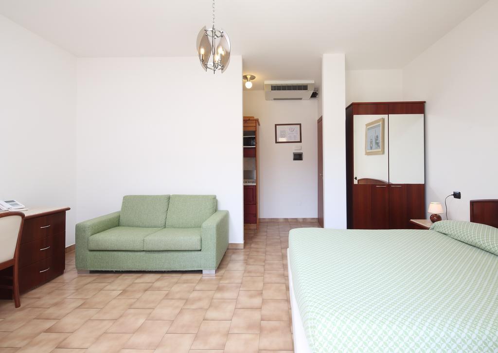 Residence Hotel Kriss Deiva Marina Εξωτερικό φωτογραφία